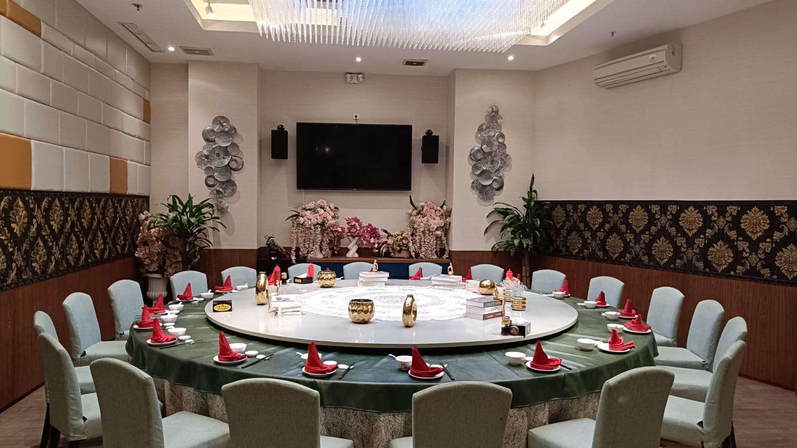 May Star Restaurant Interior